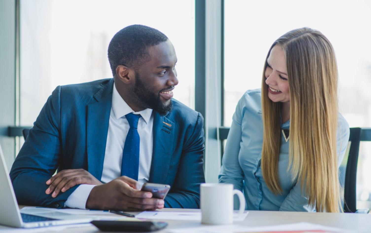 Suasana pembelajaran investasi dengan diskusi interaktif